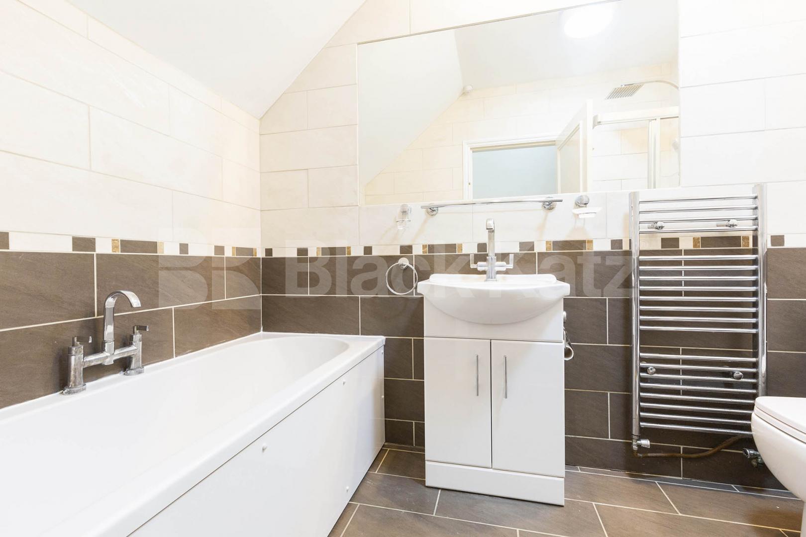 			2 Bedroom, 1 bath, 1 reception Flat			 Priory Road, Crouch End